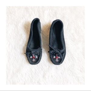 Minnetonka Beaded Moccasins Eagle design Sz5